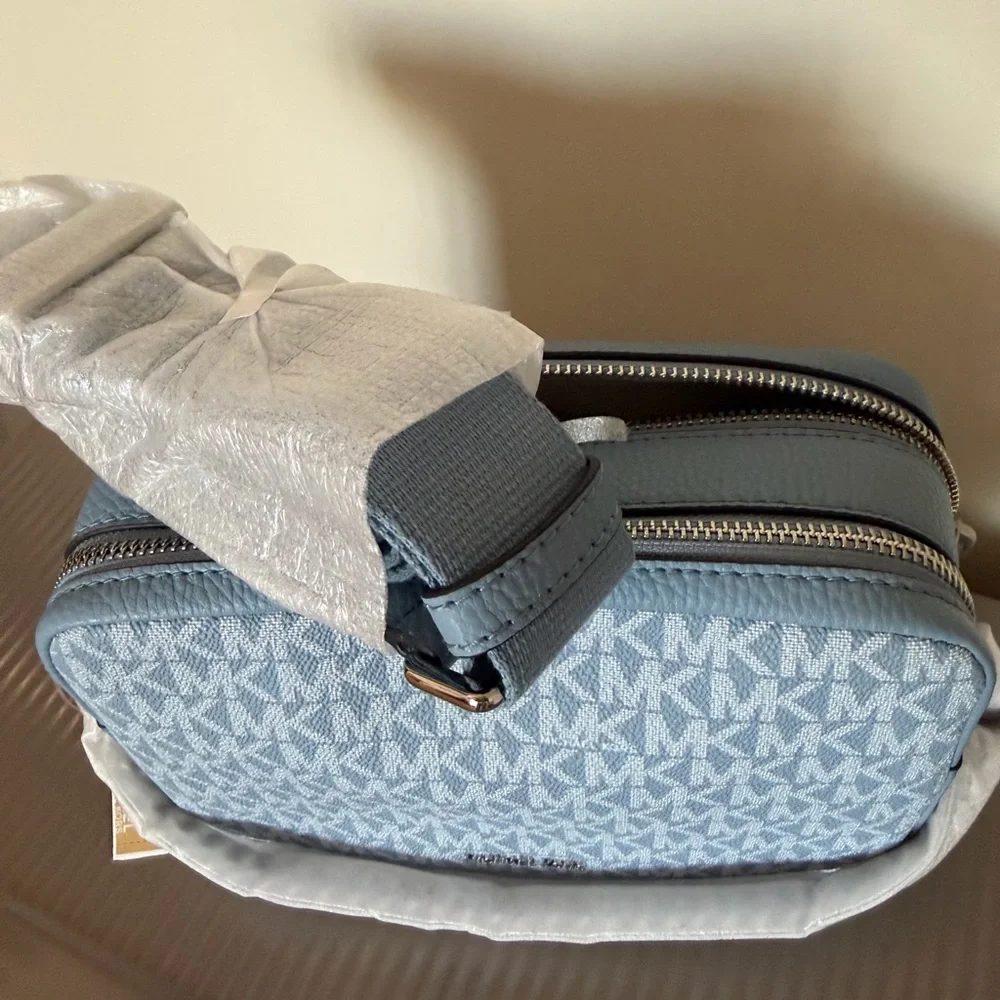 Michael Kors Light Blue MK Logo Purse - Picture 4 of 5